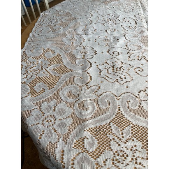 Square cream lace look fabric tablecloth - Picture 3 of 5